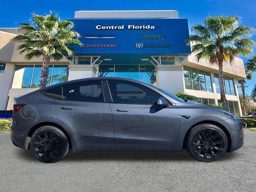 2022 Tesla Model Y Long Range Dual Motor All-Wheel Drive