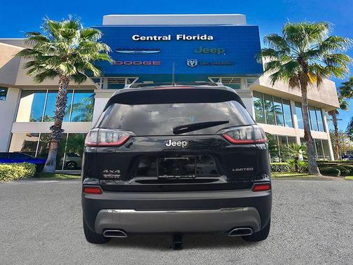 Diamond Black Crystal Pearlcoat 2022 Jeep Cherokee Limited