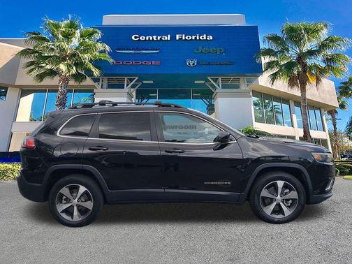 Diamond Black Crystal Pearlcoat 2022 Jeep Cherokee Limited