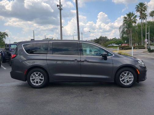 Granite Crystal Metallic Clearcoat 2023 Chrysler Pacifica Touring L