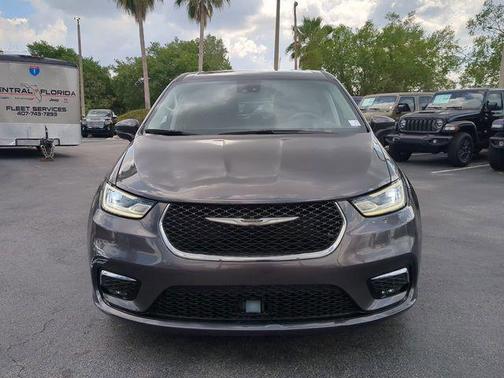 Granite Crystal Metallic Clearcoat 2023 Chrysler Pacifica Touring L