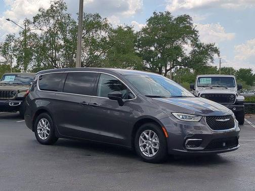 Granite Crystal Metallic Clearcoat 2023 Chrysler Pacifica Touring L