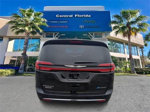 2025 Chrysler Pacifica Hybrid Select