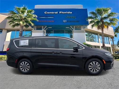 2025 Chrysler Pacifica Hybrid Select