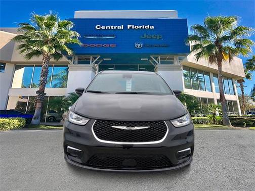2025 Chrysler Pacifica Hybrid Select