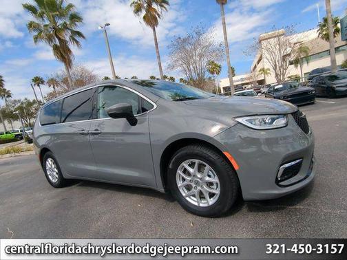 2023 Chrysler Pacifica Touring L