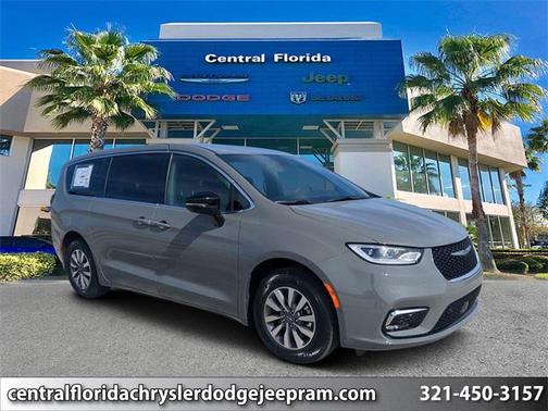 2025 Chrysler Pacifica Hybrid Select
