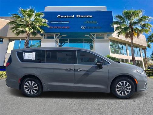 2025 Chrysler Pacifica Hybrid Select