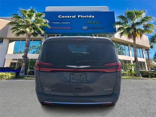 2025 Chrysler Pacifica Hybrid Select