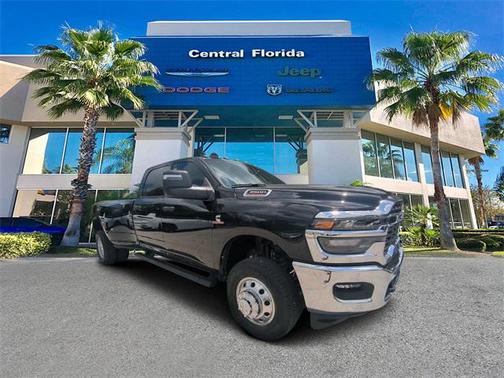 2025 RAM 3500 Tradesman Crew Cab 4x4 8' Box