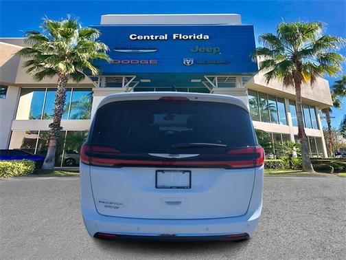 2025 Chrysler Pacifica L