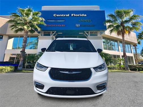 2025 Chrysler Pacifica L