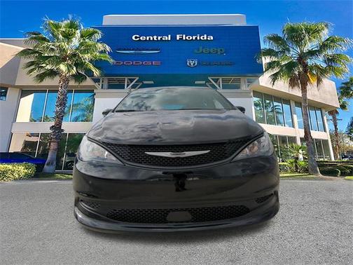 2026 Chrysler Voyager LX