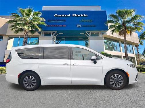 2023 Chrysler Pacifica Hybrid Touring L