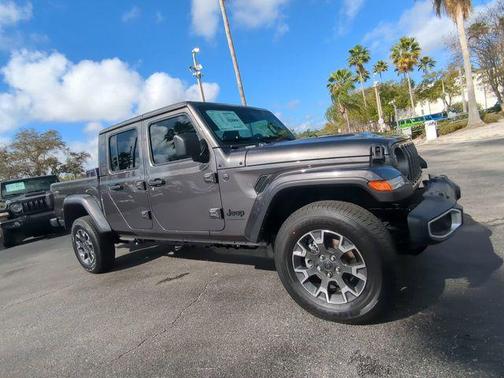 2026 Jeep Gladiator Sahara 4x4