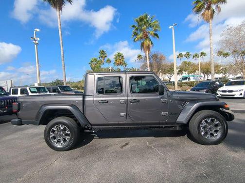 2026 Jeep Gladiator Sahara 4x4