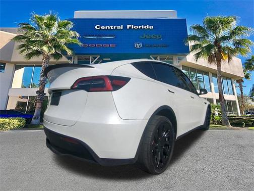 2022 Tesla Model Y Long Range Dual Motor All-Wheel Drive