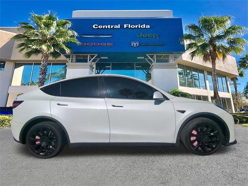 2022 Tesla Model Y Long Range Dual Motor All-Wheel Drive