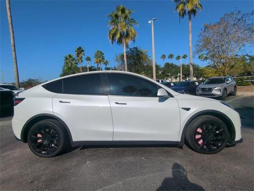 2022 Tesla Model Y Long Range Dual Motor All-Wheel Drive