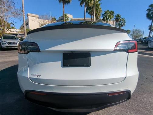 2022 Tesla Model Y Long Range Dual Motor All-Wheel Drive