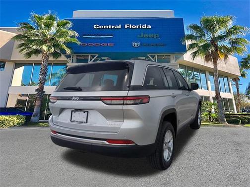2025 Jeep Grand Cherokee Laredo