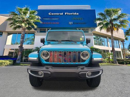 Bikini Pearl Coat 2024 Jeep Wrangler 4-Door Sahara 4x4
