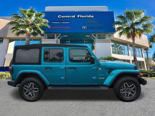 Bikini Pearl Coat 2024 Jeep Wrangler 4-Door Sahara 4x4