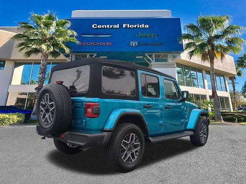 Bikini Pearl Coat 2024 Jeep Wrangler 4-Door Sahara 4x4