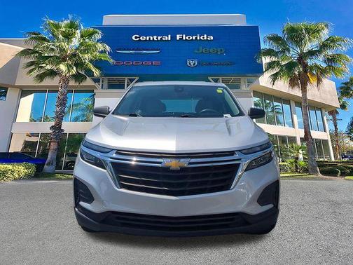 Silver Ice Metallic 2022 Chevrolet Equinox LS