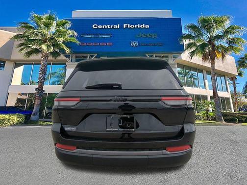 2026 Jeep Grand Cherokee Altitude