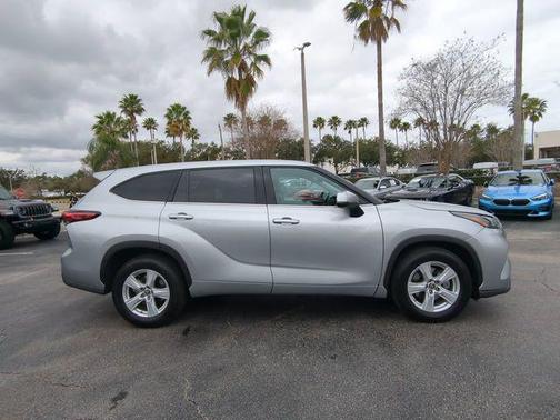 2022 Toyota Highlander L