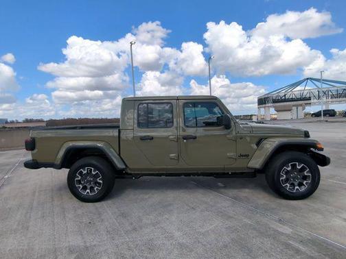 2026 Jeep Gladiator Sahara 4x4