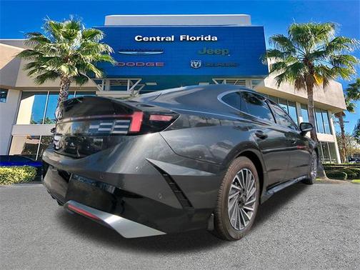 2024 Hyundai SONATA Hybrid Limited