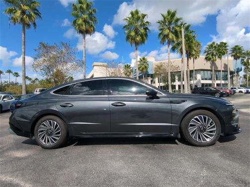 2024 Hyundai SONATA Hybrid Limited