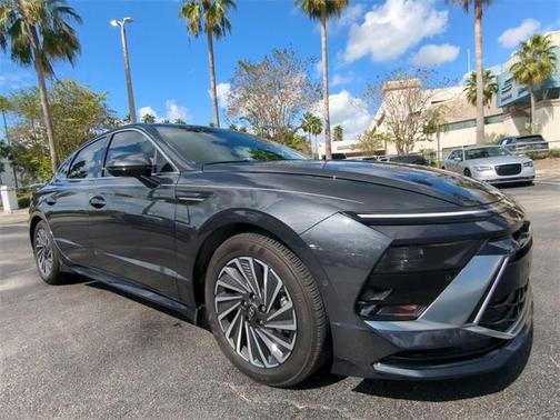 2024 Hyundai SONATA Hybrid Limited
