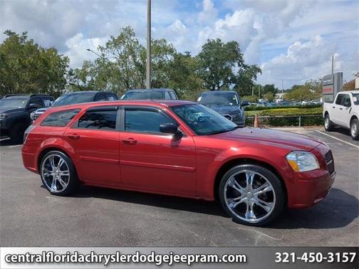2005 Dodge Magnum SE
