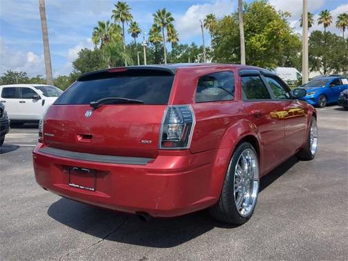 2005 Dodge Magnum SE