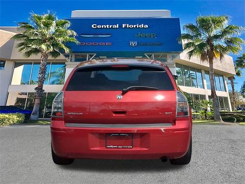 2005 Dodge Magnum SE