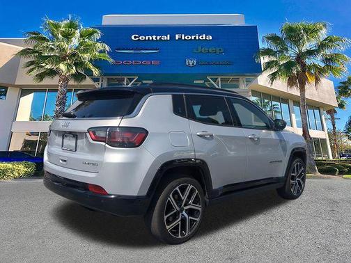Silver Zynith Metallic Clearcoat 2025 Jeep Compass Limited