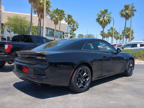 Diamond Black Crystal Pearlcoat 2025 Dodge Charger Daytona R/T