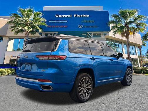 Diamond Black Crystal Pearlcoat 2023 Jeep Grand Cherokee L Summit