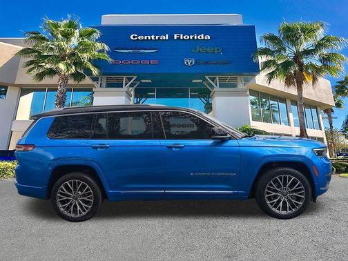 Diamond Black Crystal Pearlcoat 2023 Jeep Grand Cherokee L Summit