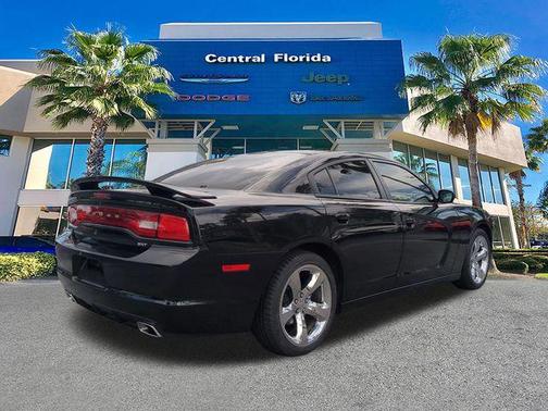 Pitch Black 2014 Dodge Charger SXT
