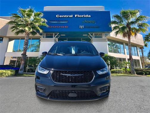2025 Chrysler Pacifica Hybrid Premium S Appearance Pkg