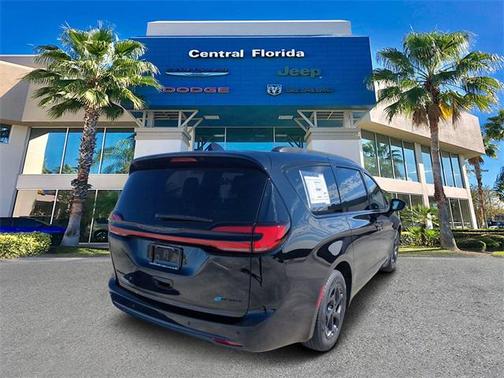 2025 Chrysler Pacifica Hybrid Premium S Appearance Pkg