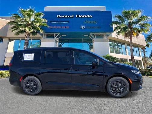 2025 Chrysler Pacifica Hybrid Premium S Appearance Pkg