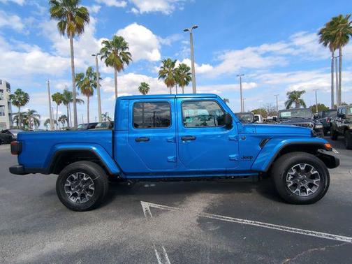 2026 Jeep Gladiator Sahara 4x4