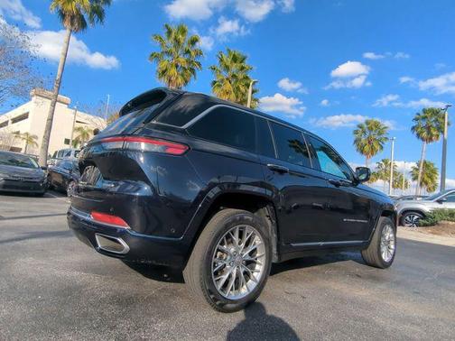 2023 Jeep Grand Cherokee Summit