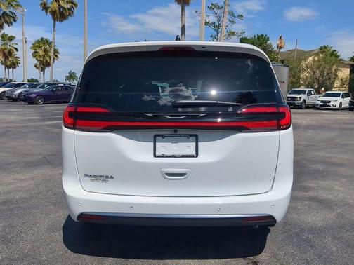 White 2027 Chrysler Pacifica L