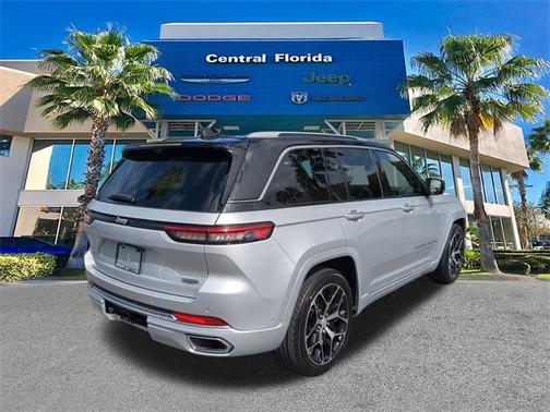 2022 Jeep Grand Cherokee Summit